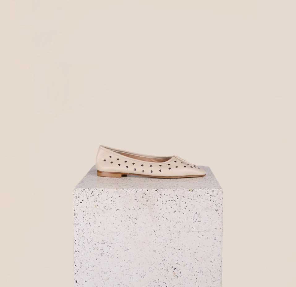 Sport Mode Como Studs Ivory