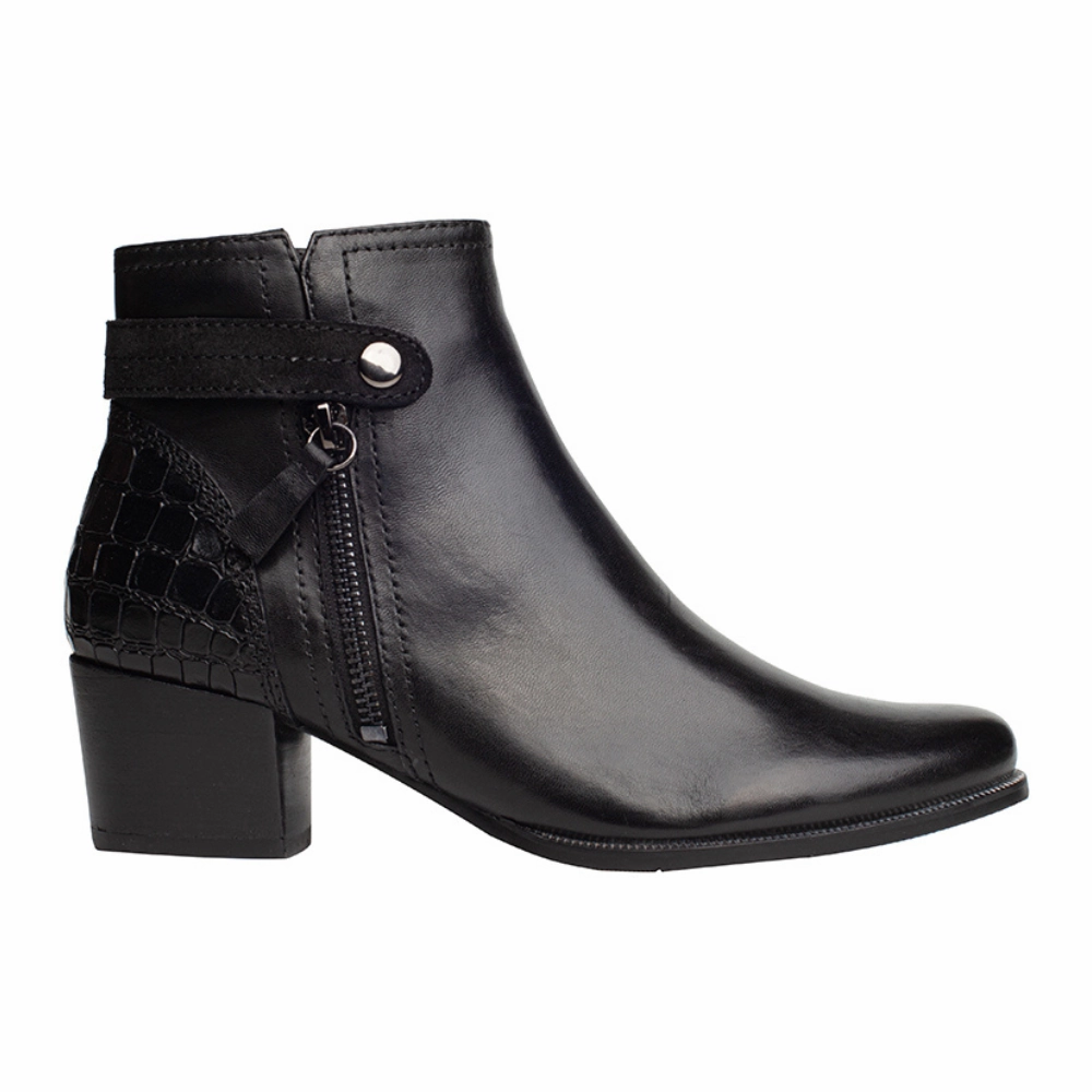 Top Look Regarde Le Ciel Isabel 118 Black Delice Leather Bootie (Women's)