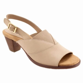 Stylish Beach Footwear Trotters Mavis Sand Nubuck Sandal (Women's)