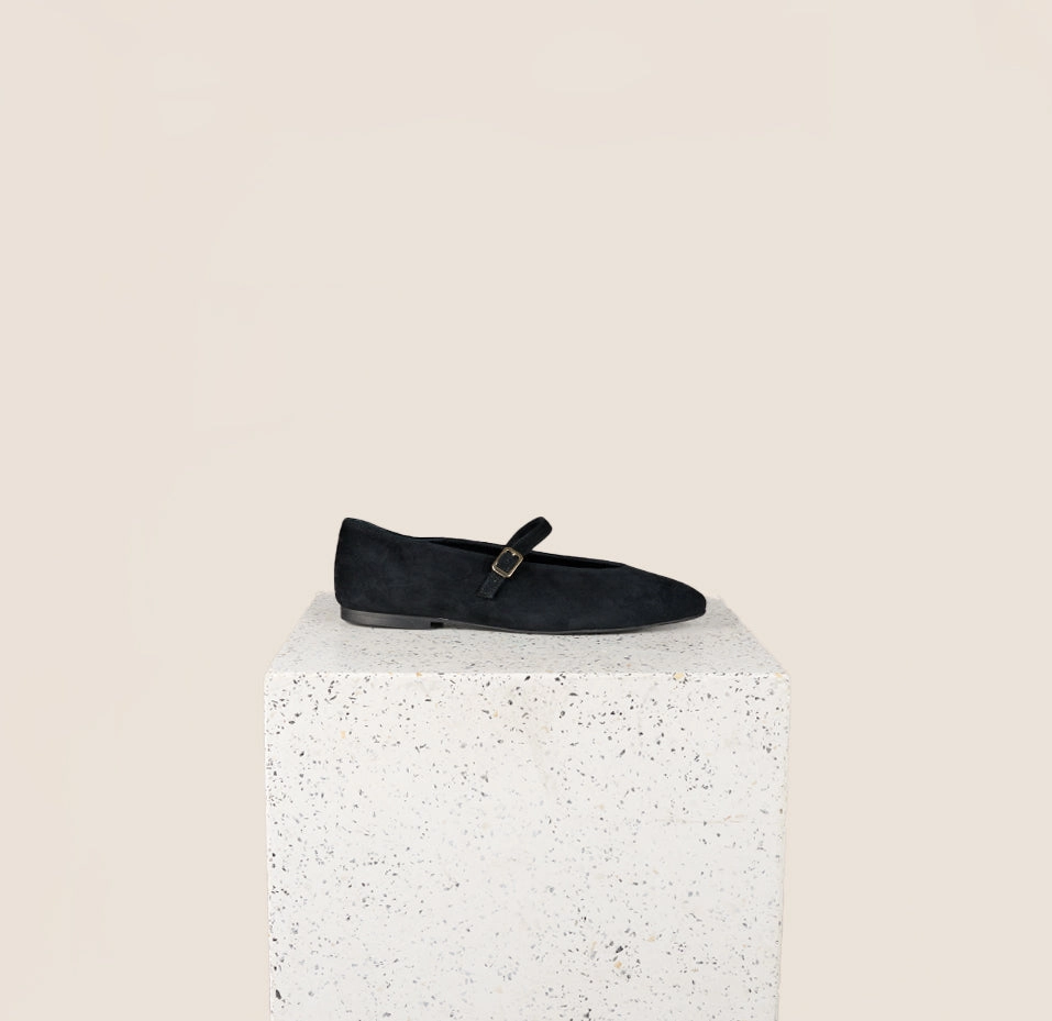 Trendy Footwear Museum Glow Bari - Black Suede