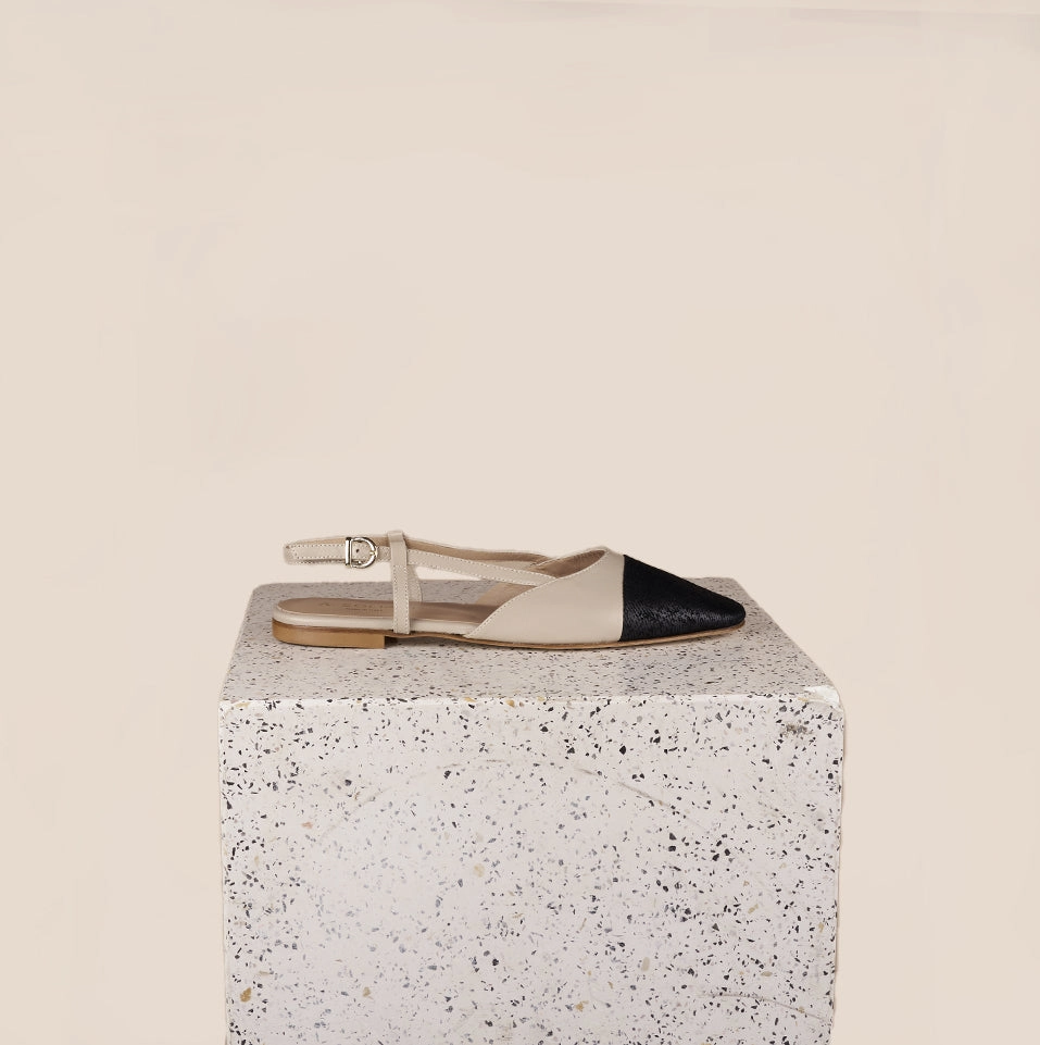 Capri - Beige/Black Twill Maximum touch wide - fitting