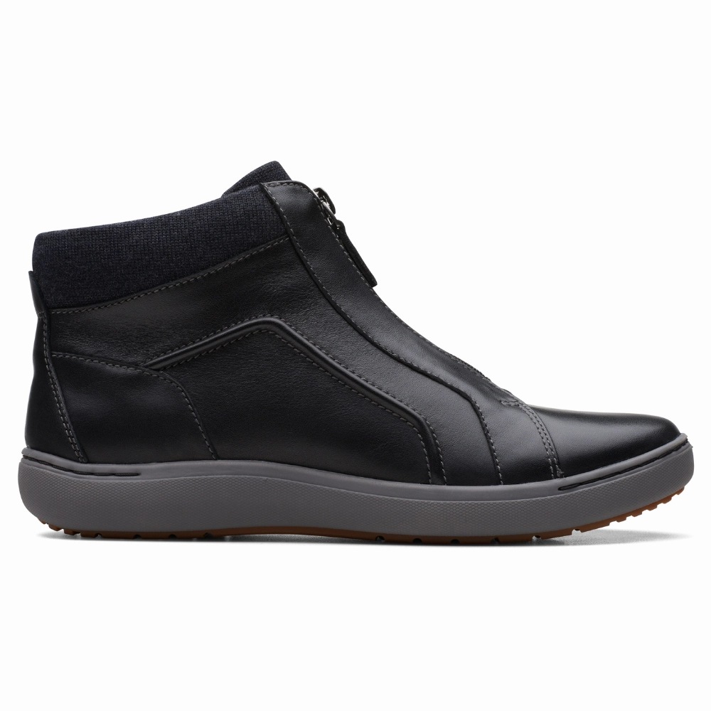 Energy Returning Midsole Clarks Nalle Lo AP Black Leather Boot (Women's)