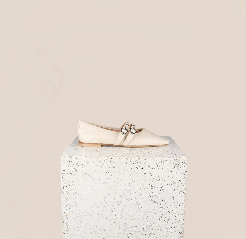 Como 2 Buckle - Ivory Daily Slip-ons Sleek Fit