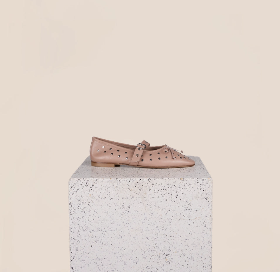 Como Buckle - Nude Studs Trail Run Shock Absorbing