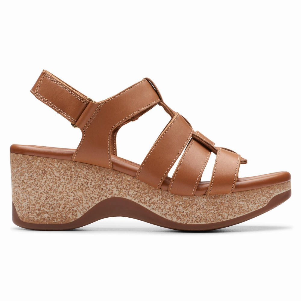 Clarks Chelseah Peak Cinnamon Leather Sandal (Women's) Flexible Outdoor Footwear Toe Gripping Technology
