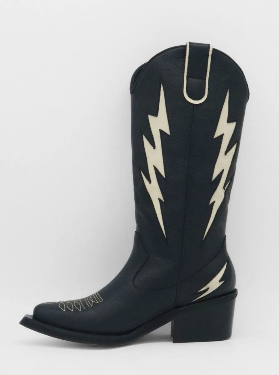 Kiss - Black beach party