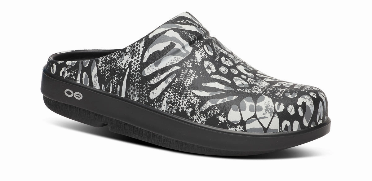 Women's OOcloog Limited Edition Clog - Combo Camo Wet Land