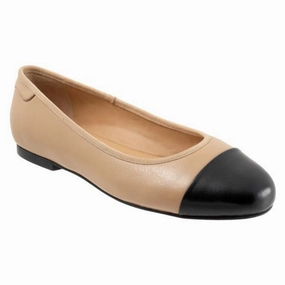 Trotters Clara Beige/Black Leather Flat (Women's) Stylish Slip