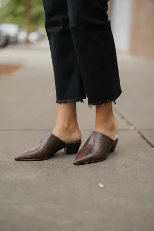 Cellia - Chocolate Croco Toe Guard Perfect Steps