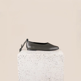 Desert Light Rural View Imola - Olive leather (Removable Ties)