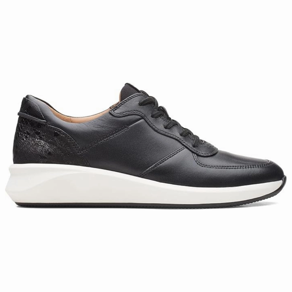 Timeless Edge Outdoor shoes Clarks Un Rio Sprint Black Combi Leather Sneaker (Women's)