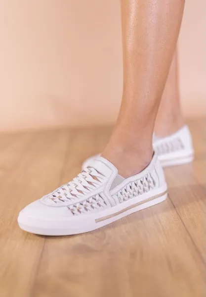 Field Walk Cloud Soft Karsha - White/Gold