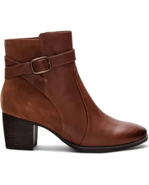 Rebecca - Brown High Lift Holiday look