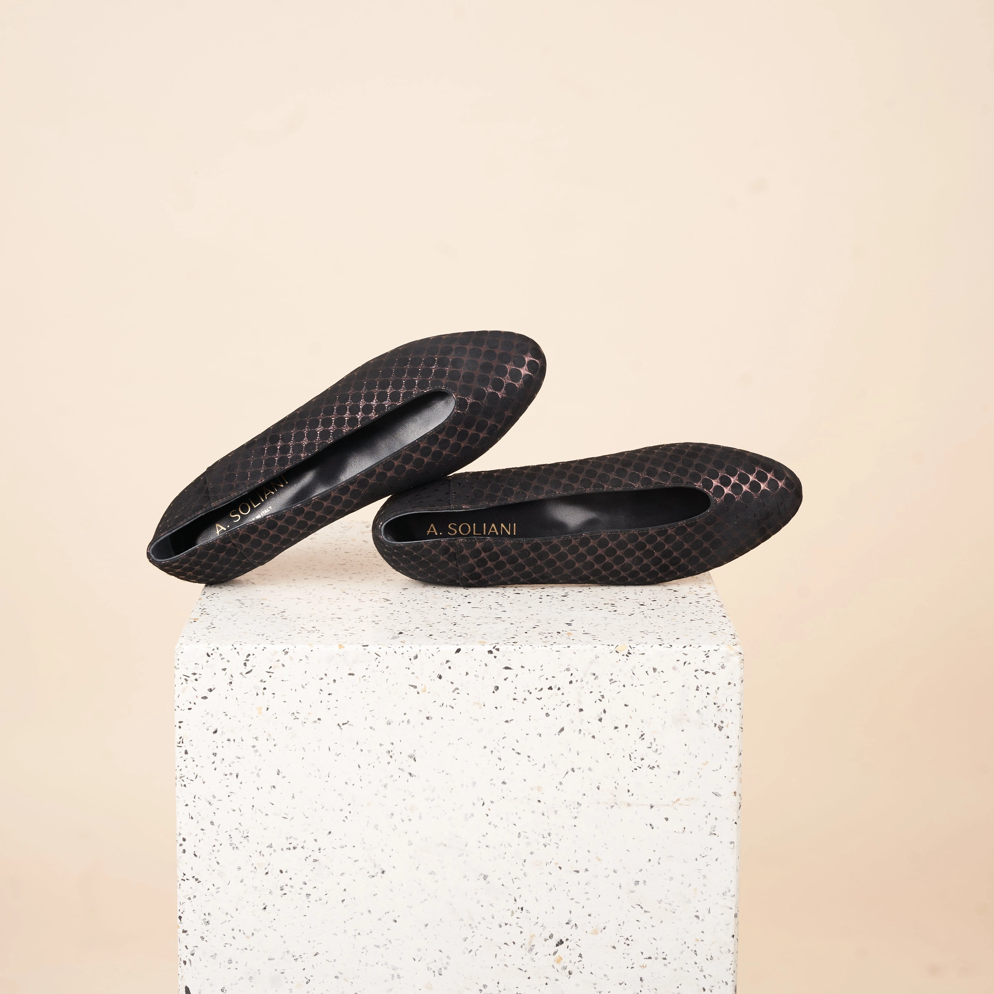 All-around durability Scala - Geometric Bronze