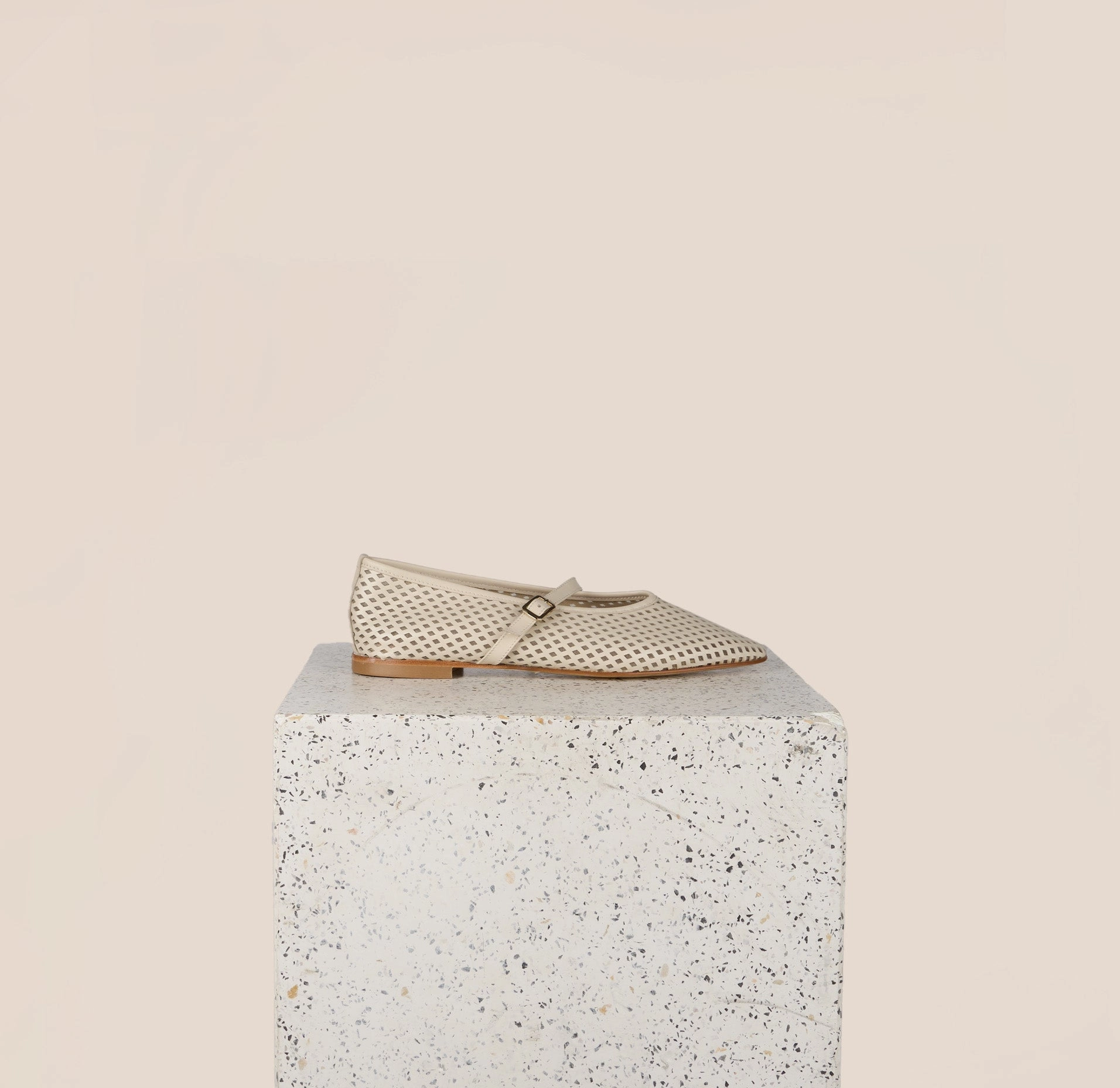 Garden Glow Cori - Perforated Ivory