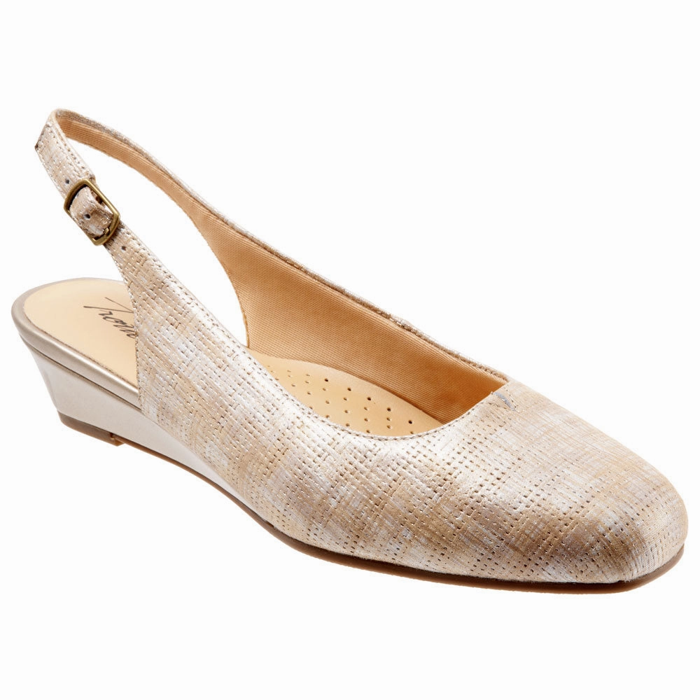 Trotters Lenore Sand Beige Multi Leather (Women's) Timeless Form Run Daily