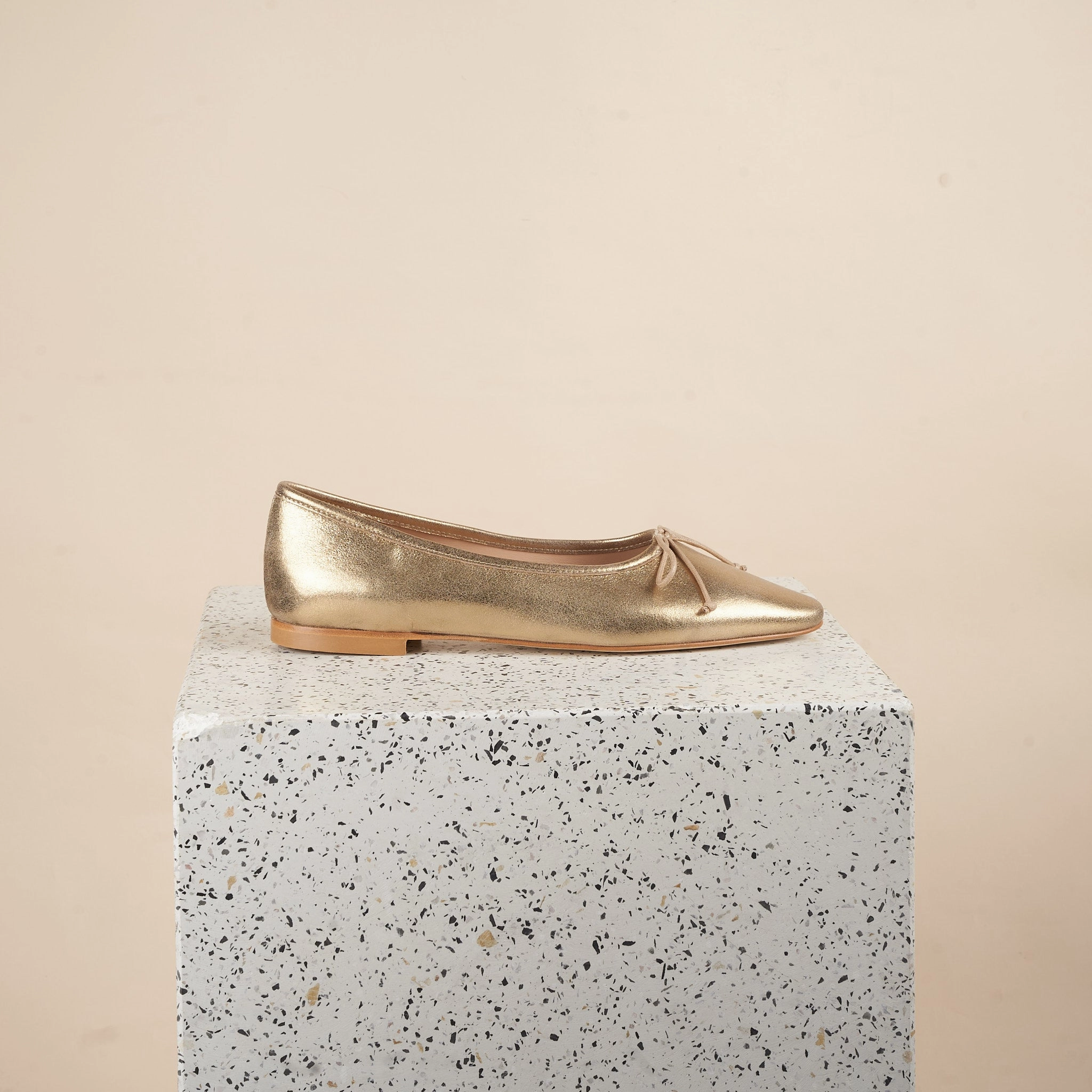 Como - Gold Foil Cushioned Walking Shoes