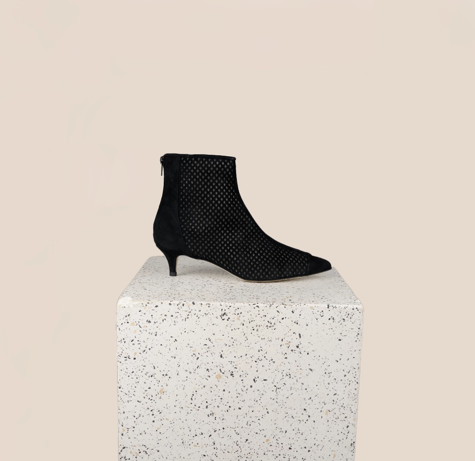 Velvet Touch Square Toe Mantova - Perforated Black